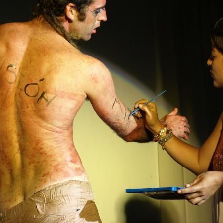 Performance Mímesis del genoma humano Manuel Pereda feto rompiendo aguas