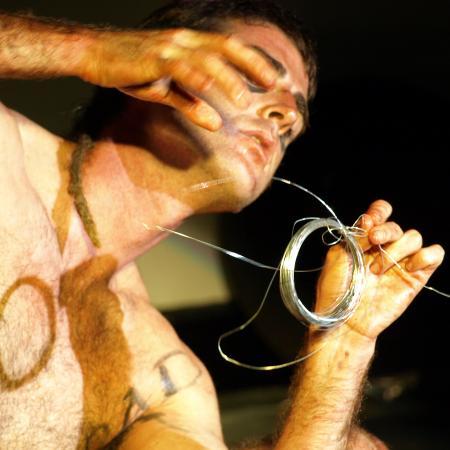 Performance Mímesis del genoma humano Manuel Pereda feto rompiendo aguas
