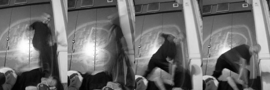 Happening critica social sobre la consciencia de clases Fuck the art&ist